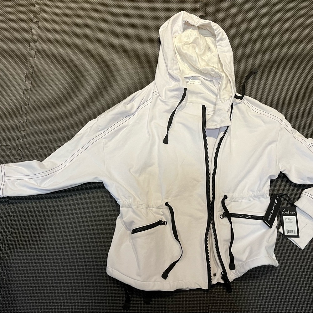 Blanc noir white jacket